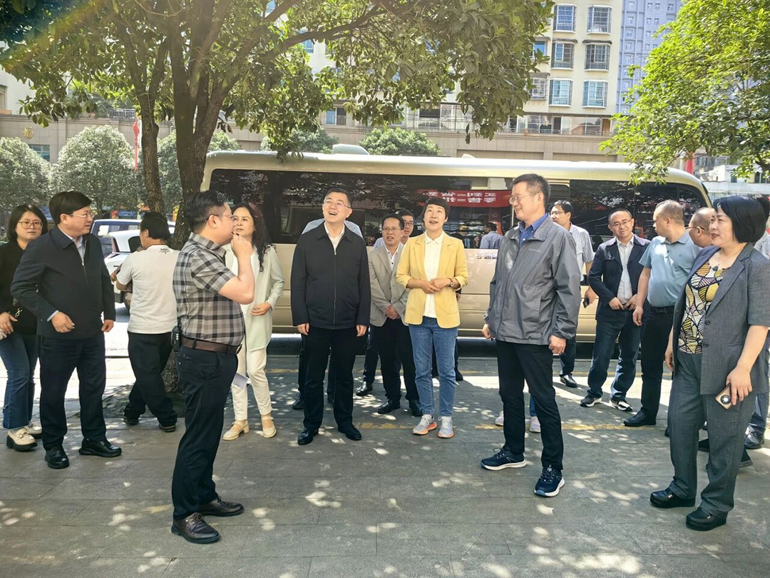 全国人大社会委莅临幸福汇养老院开展“加强和改进失能老年人照护工作”调研、慰问长者